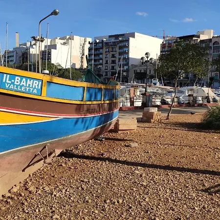 Private In #msida #pieta 'new & Modern' 30 Mins Walk To Valletta Habitación en casa particular *