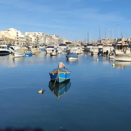 Private In #msida #pieta 'new & Modern' 30 Mins Walk To Valletta Habitación en casa particular Pietà