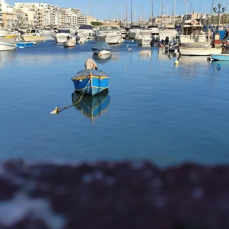 Private In #msida #pieta 'new & Modern' 30 Mins Walk To Valletta Habitación en casa particular *