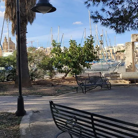 Private In #msida #pieta 'new & Modern' 30 Mins Walk To Valletta Habitación en casa particular Pietà