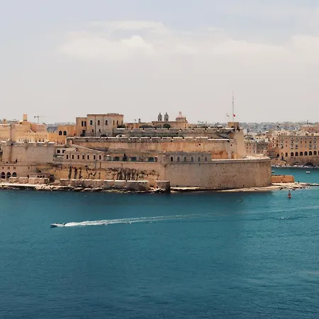 Private In #msida #pieta 'new & Modern' 30 Mins Walk To Valletta Habitación en casa particular